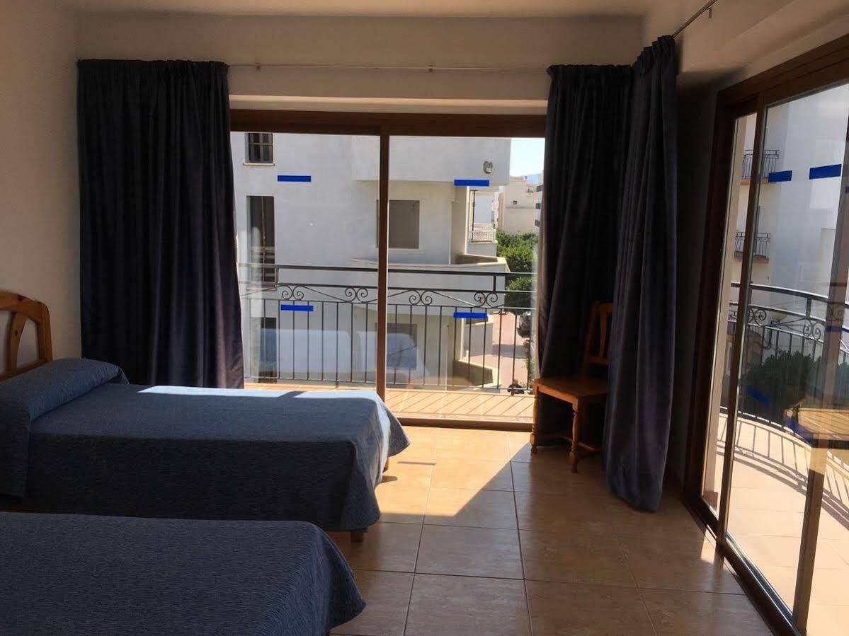 Hostal Residencia Nicolau Σαν Αντόνιο Εξωτερικό φωτογραφία